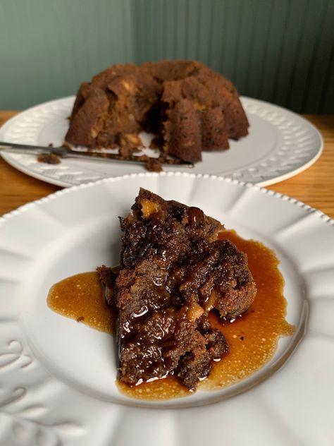 British Paleo Plum Pudding with Hard Sauce – Sam Eats Her Nutrients Subway Oatmeal Raisin Cookies, Easy Plum Pudding, Figgy Pudding Recipe, Plum Pudding Recipe, Fig Pudding, Traditional Holiday Desserts, Hard Sauce, Plum Pie, Holiday Desserts Christmas