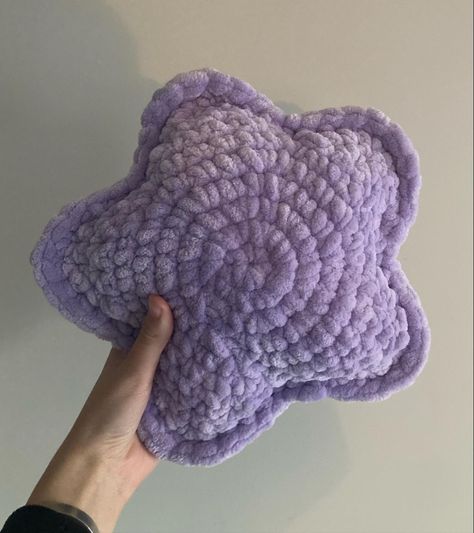 these images are for crochet patterns and these images are for crochet gifts Cute Crochet Plushies Blue, Crochet Pillows Cute, Crochet Aesthetic Pillow, Cute Crochet Pillow Ideas, Crochet Projects Pillow, Crochet Ideas Aesthetic Plushies, Crochet Projects Purple, Crochet Pillow Pet, Crochet Ideas Pillow