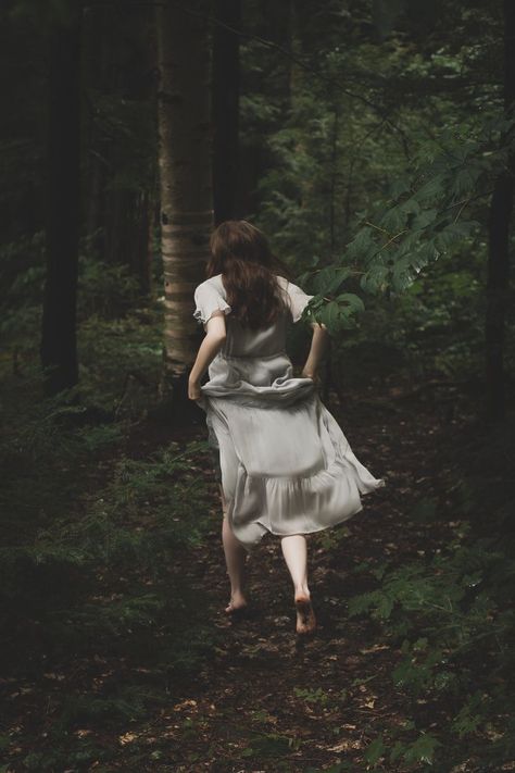 Fairy Photoshoot, Mode Turban, Fotografi Vintage, Fairytale Photography, Fantasy Magic, Fantasy Photography, Halloween Photoshoot, Cottagecore Aesthetic, Fantasy Aesthetic