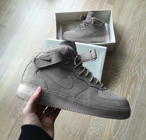 Dr Shoes, Air Force 1 High, Nike Free Shoes, Hype Shoes, Skateboarder, Nike Shoes Outlet, Outfit Trends, Cheap Nikes, Air Force Ones