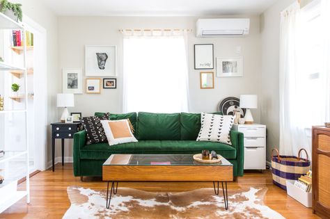 Green Couch, Clutter Free Home, Living Room Trends, Green Sofa, Sofa Online, Ideas Living Room, Cowhide Rug, Living Room White, Inspired Living