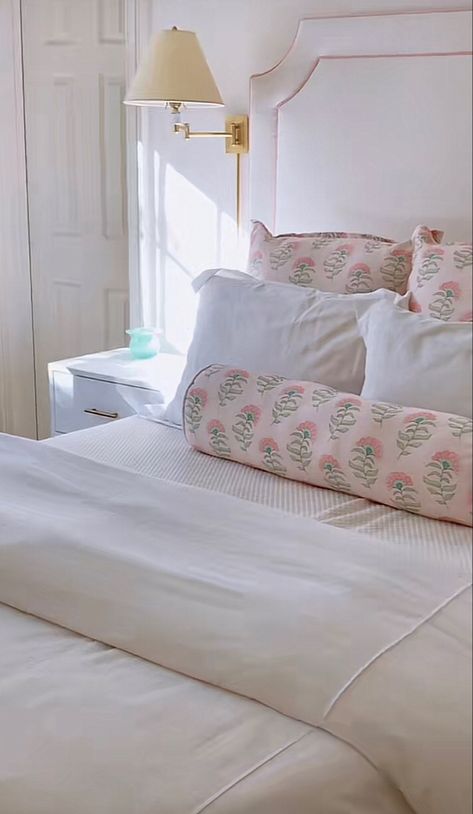 Coastal Granddaughter Preppy, Pink Coastal Granddaughter Room, Pink Costal Granddaughter Room, Pink Costal Bedroom, Preppy Coastal Bedroom, Grandmillennial Bedroom, Pretty Chairs, Room Decor Ideas Aesthetic, Aesthetics Room Decor