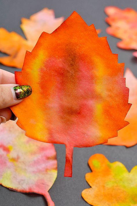 Fall Leaf Window Craft, Fall Leaf Kids Craft, School Fall Crafts, Fall Crafts For Elderly, Fall Crafts School, Fall Craft Middle School, November Craft Ideas For Adults, Fall Decoration Crafts, Diy Fall Decorations For Kids