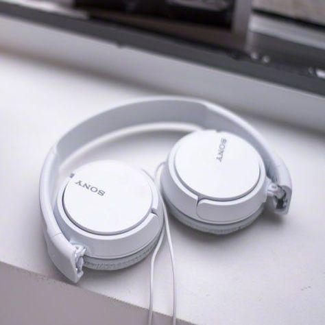 SONY Over On Ear Best Stereo Extra Bass Portable Headphones Headset for Apple iPhone iPod / Samsung Galaxy / mp3 Player / 3.5mm Jack Plug Cell Phone (White) Sony Headphones, White Headphones, Best Cell Phone, Wired Headphones, Audio Accessories, Wireless Headphones, Mobile Accessories, Mp3 Player, Ipod