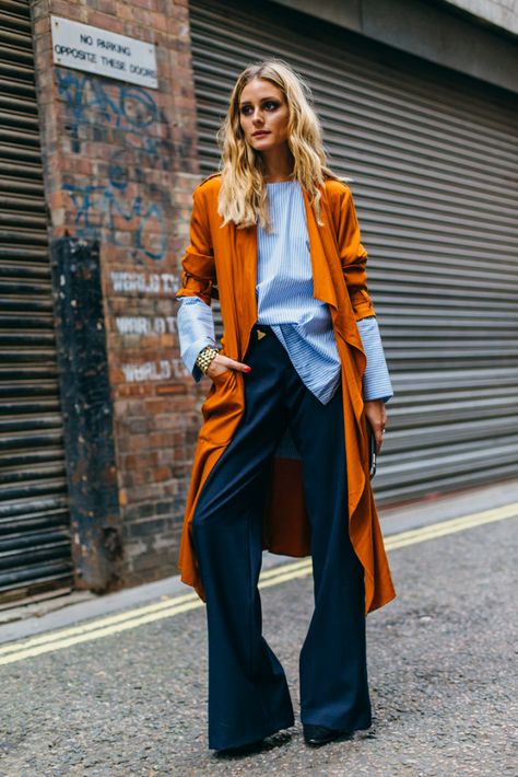 Striped blouse, wide leg trousers, burnt orange trench. Zara Pieces, Estilo Olivia Palermo, Orange Coat, London Fashion Weeks, Beige Outfit, Zara Outfit, Mode Casual, Olivia Palermo, Alexa Chung