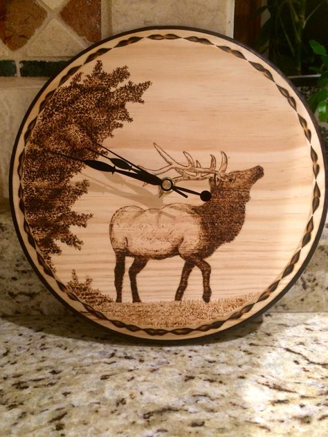 Wood Burning Stencils, Log Cabin Furniture, Cabin Furniture, Wooden Door Signs, Wood Burning Art, Animal Crafts, Art And Crafts, Patterns Ideas, Wood Work