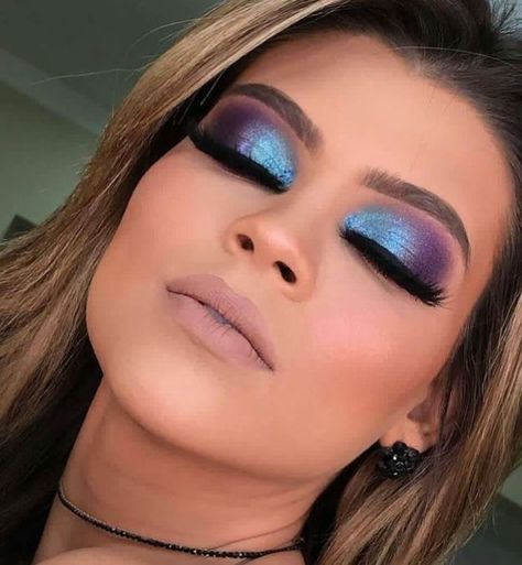 iridescent blue and purple eye makeup Makeup Tip, Purple Eye Makeup, Purple Makeup, Pinterest Makeup, Beauty Make-up, Makeup Tutorial Video, Colorful Eye Makeup, Makeup Tips For Beginners, Smokey Eyes