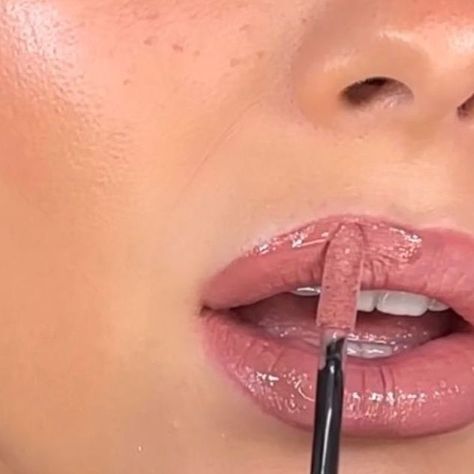 sophie crompton on Instagram: "i love this shade>>> @charlottetilbury pillow talk medium lipliner @maybelline vinyl ink ‘cheeky’ the codes that save you 💵💵💵 @lookfantastic : LFTFSOPHIECROMPTON @sephorauk : SOPHIECROMPTONSPH @charlottetilbury : sophiecromptonmFA39S @monicavinader: MVINSIDER20-229F #lipcombo #makeupreels #trendingreels #vinylink #maybelline #charlottetilbury" Maybelline Vinyl Ink Cheeky, Maybelline Vinyl Ink, Maybelline Vinyl, Pillow Talk Medium, Pillow Talk, Lip Liner, Save You, Maybelline, Love This