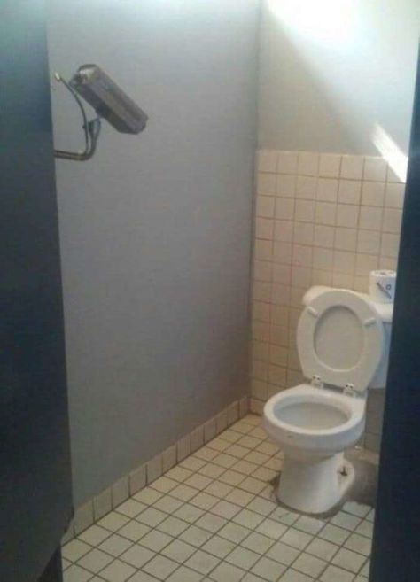 40 Of The Weirdest Toilets That Will Make You Appreciate The One You Have At Home Plumbing Humor, Toilet Pictures, Spotlight Stories, You Had One Job, One Job, Mug Shots, Lebron James, White Porcelain, Funny Photos