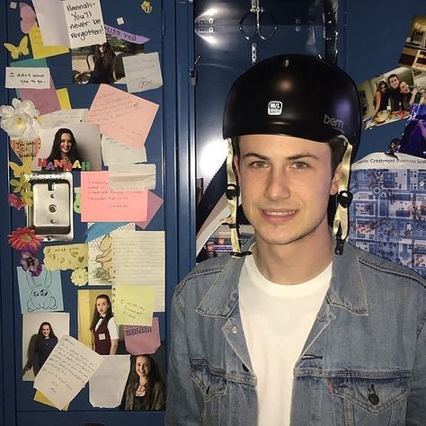 13 reasons why© || 32.4k❤ on Instagram: “♯-"Hey look Helmet is ready for season 2 of 13 reasons why... are You⁉️💕YES or NAH ,comment below!!? Cr:@hall95812😍 hope you all like it☄…” Dylan Minnette Funny, Wes Hicks, Alex Standall, Zach Dempsey, 13 Reasons Why Reasons, Alisha Boe, Justin Foley, Clay Jensen, Mark Sloan