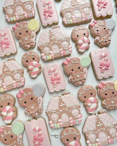 Christmas Cookies Party, Gingerbread Treats, Birthday Gingerbread Cookies, Gingerbread Theme Party, Pink Christmas Cookies, Pastel Christmas Cookies, Vintage Christmas Cookies, Pink Gingerbread, Nutcracker Decorated Cookies