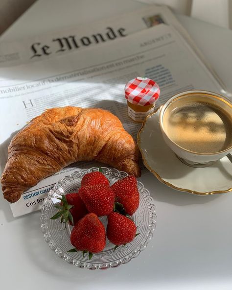 Suzanna 🦂 on Instagram: “Bonjour 🥐 #bonjournée” French Breakfast, Fast Times, Food Is Fuel, Oui Oui, Cafe Food, Pretty Food, Food Cravings, Cup Of Coffee, I Love Food