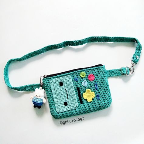 Bemo Adventure Time Crochet, Waist Crochet Bag, Crochet Bmo Pattern, Bmo Crochet Pattern, Adventure Time Sewing Patterns, Crochet Hambo Adventure Time, Crochet Anime Bag, Adventure Time Tapestry Crochet, Bmo Adventure Time Crochet