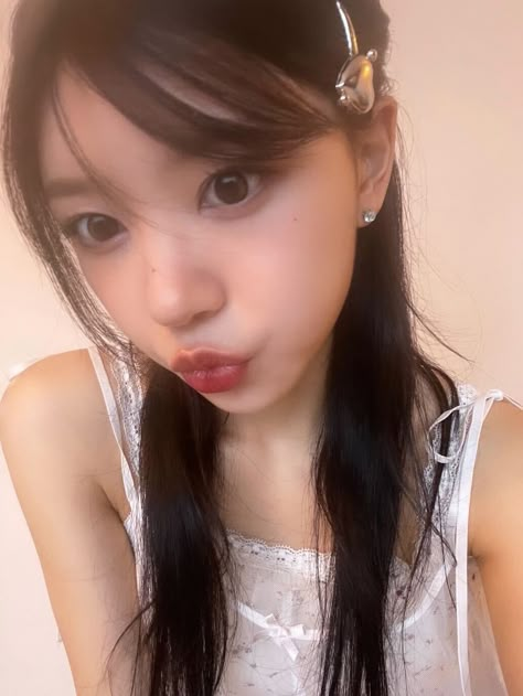 #illit #moka july1224 Moka Selca, Moka Illit, Illit Moka, Japanese Makeup, Lucky Girl, Twitter Update, الرسومات اللطيفة, Do More, Kpop Idol