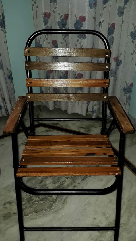 Old metal folding chair modified Metal Folding Chairs, Old Metal, All In, Rusty Metal, Outdoor Inspirations, Wooden Chair, Folding Chair, Outdoor Chairs, Room Decor