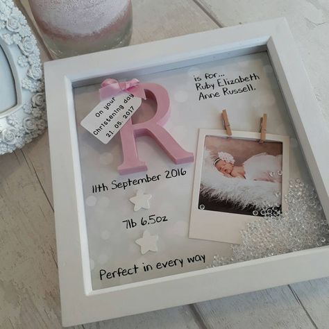 Baby Frame Ideas, Baby Girls Gifts, Baby Girl Gift Ideas, Baby Boy Frame, Diy Girl Gifts, Baby Shadow Box, Baby Birthday Gift, Boy Frame, Wooden Initials