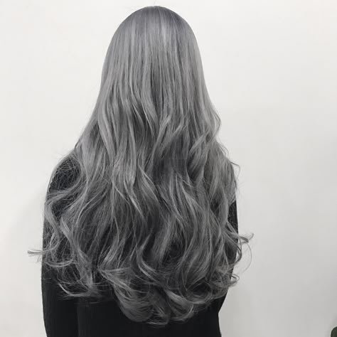 Grey Hair Kpop, Ash Gray Hair, Korean Hair Styles, Silver Hair Girl, Ash Grey Hair, Dark Grey Hair, Hair Colour Inspo, Hair Color Unique, Stylish Hairstyles