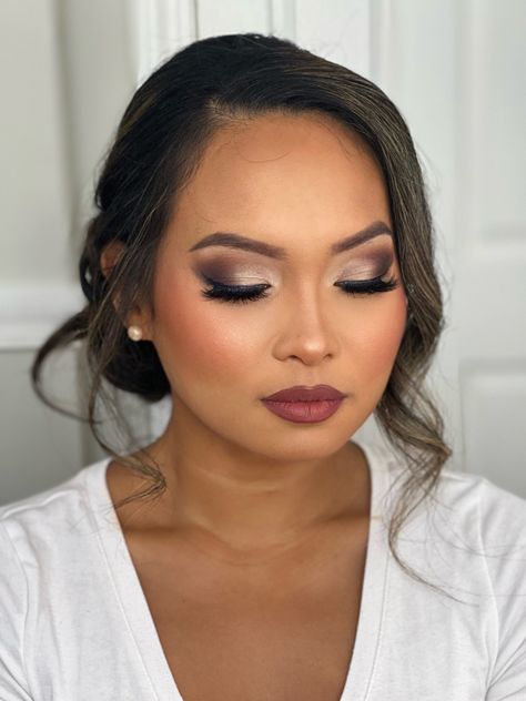 Dramatic Bridal Makeup Look Bridal Makeup Winter Wedding, Purple Eyeshadow Bridal Makeup, Bridesmaid Makeup Dramatic, Glam Makeup Looks Round Face, Special Occasion Eye Makeup, Tan Bridal Makeup, Bridemaids Makeup Glam, Special Event Makeup Looks, Winter Wedding Makeup Brunette