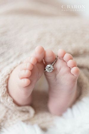 Wedding Ring Newborn Photo, Newborn Photo Poses Boy, Newborn Photography Ideas At Home, Newborn And Mommy Pictures, Infant Photoshoot Ideas At Home, Newborn Girl Photoshooting Ideas, Newborn At Home Photography, Newborn Photography Boy At Home, Newborn Baby Photography At Home