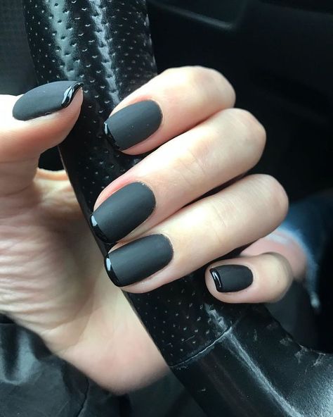 Beautiful Nails Black, Mat Nails Designs, Matte Black Nail Ideas, Black Trendy Nails, Black Bridal Nails, Nail Nail Designs, Black Gel Nails, Matte Black Nails, Short Gel Nails