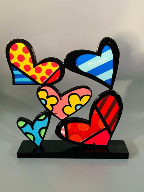 Pop Art Sculpture Ideas, Brito Art, Pop Art Heart, Gym Mural, Romero Britto Art, Pop Art Sculpture, Britto Art, Upcycle Art, Creative Practice