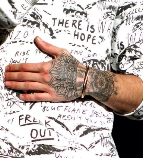 Boys Hand Tattoo, Left Hand Tattoo, Zayn Malik Tattoos, Hand Tatto, Mandala Hand Tattoos, Skull Hand Tattoo, Hand Tats, Skeleton Hand Tattoo, Mehndi Tattoo