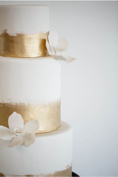 beautiful glittering painted gold and white wedding cake Gold And White Wedding Cake, Gold And White Wedding, Painted Wedding Cake, White And Gold Wedding, Gold Cake, Gold Wedding Cake, White Wedding Cake, Wedding Cake Inspiration, Wedding Cake Designs