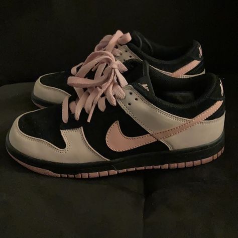 Nike Dunk Low Women, Dunk Low Women, Pretty Sneakers, Trendy Shoes Sneakers, Dr Shoes, Nike Fashion Shoes, Preppy Shoes, Pretty Shoes Sneakers, Jordan Shoes Retro