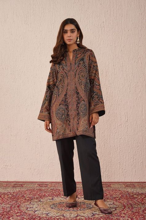 Kashmiri Suits, Stylish Short Dresses, Pakistani Fashion Casual, Pakistani Dresses Casual, Pakistani Fancy Dresses, Desi Fashion Casual, Traditional Indian Outfits, E Mc2, Simple Pakistani Dresses