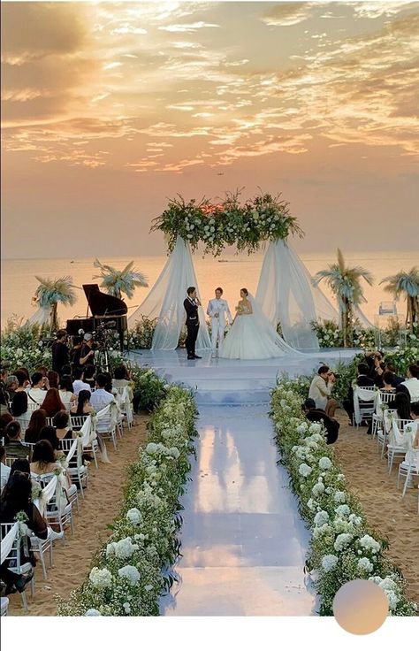 Beach Wedding Aisles, Sunset Beach Weddings, Wedding Venues Hawaii, Dream Wedding Reception, Oceanfront Wedding, Wedding Isles, Dream Beach Wedding, Dream Wedding Decorations, Dream Wedding Venues