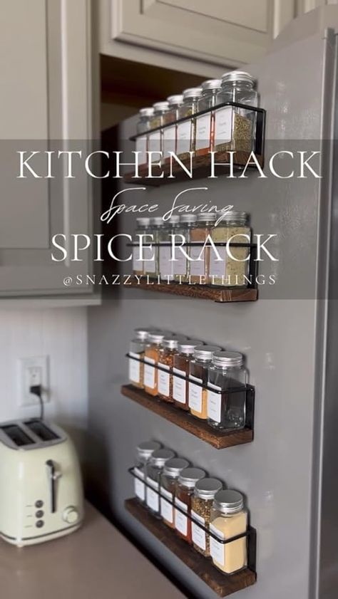 Spice Rack Space Saver! Great for small kitchens Spices Organization Small Space, No Stove Kitchen Ideas, Very Small Kitchen Organization, Diy Storage Kitchen, Small Apartment Pantry Ideas, Kitchen With No Counter Space, Kitchen Space Hacks, Unique Spice Rack Ideas, Creative Spice Rack Ideas