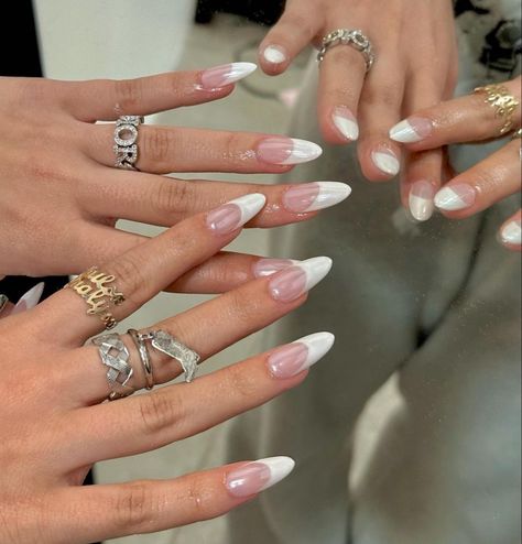 Madison Beer Nails, La Travel, Madi Filipowicz, Punk Rings, Ring Party Jewelry, Latest Nail Trends, Ring Luxury, Simple Acrylic Nails, Classy Acrylic Nails