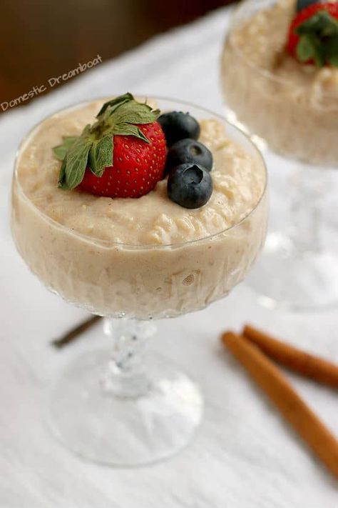 Healthier Brown Rice Pudding - naturally sweetened with maple syrup Brown Rice Pudding Recipe, Rice Custard, Brown Rice Pudding, Healthy Brown Rice, Rice Pudding Recipe, Healthy Rice, Brown Rice Recipes, Clean Eating Desserts, Frozen Custard