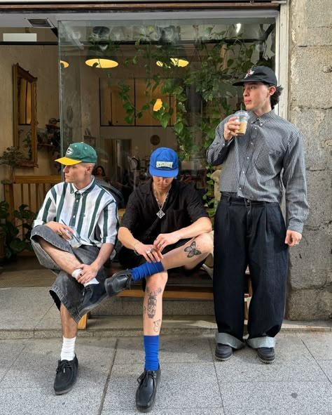 Green on green Green Sneakers Outfit Men, Green Shoes Outfit Men, Green Shoes Outfit, Guys Outfits, Green On Green, Sneakers Outfit Men, Classic Menswear, Men Street Fashion, City Boy