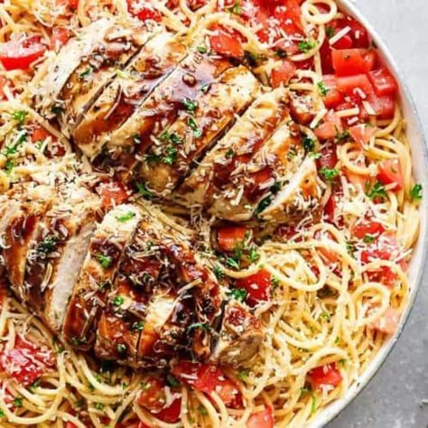 Bruschetta Chicken Pasta Salad - Cafe Delites Chicken Bruschetta Pasta, Bruschetta Pasta Salad, Chicken Bruschetta, Bruschetta Pasta, Bruschetta Chicken Pasta, Resep Pasta, Chicken Garlic, Resep Salad, Cafe Delites