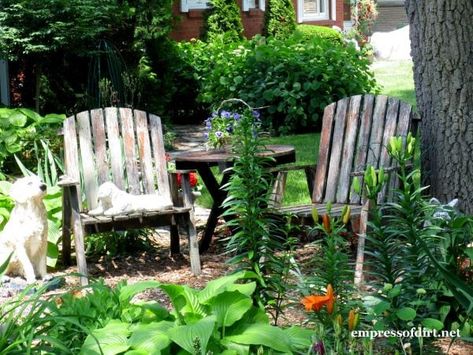 Find your perfect place to relax, nap, and entertain with these seating ideas from backyard gardens. Small Garden Corner, Garden Seating Ideas, Garden Sitting Area, Garden Nooks, Backyard Sitting Areas, Front Yard Garden Ideas, Relaxing Garden, Garden Sitting Areas, Yard Garden Ideas