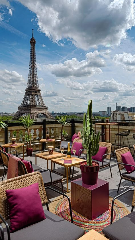 Shangri La Paris, Torre Eiffel Paris, Hotel Design Architecture, Hotels In France, Luxury Lifestyle Travel, Paris Hotel, Paris Luxury, Holiday Hotel, Luxury Restaurant