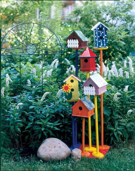 Cute! Colorful Bird Houses, Garden Birdhouses, نباتات منزلية, Bird House Kits, Bird Houses Painted, Diy Birds, Bird Houses Diy, Bird Baths, Have Inspiration