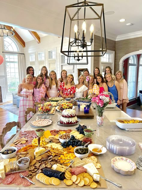 Galentine Brunch, Graduation Brunch, Brunch Table Setting, Prom Planning, Brunch Party Decorations, Valentines Brunch, Sweet Sixteen Birthday Party Ideas, 17th Birthday Ideas, Girly Preppy