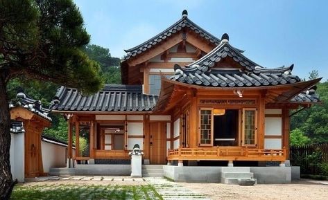 Traditional Japanese House Exterior, Asian Style House, Japanese Home Exterior, Japanese House Exterior, Hanok House, Old Japanese House, Modern Japanese Homes, Korean Traditional House, Korean Architecture