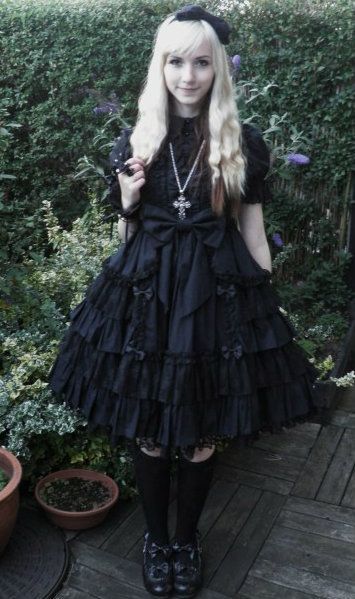 7 outfits from the last couple of weeks. Finally Weekend, Kawaii Culture, Lolita Outfit, Estilo Harajuku, Lolita Outfits, Black Clothes, Alt Fashion, Japanese Street Fashion, Gothic Outfits