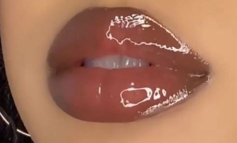 How To Do Glossy Lips, Lips Combo, Glossy Lips Makeup, Maquillage On Fleek, Lip Combos, Makeup For Black Skin, Lip Makeup Tutorial, Brown Skin Makeup, Makeup Help