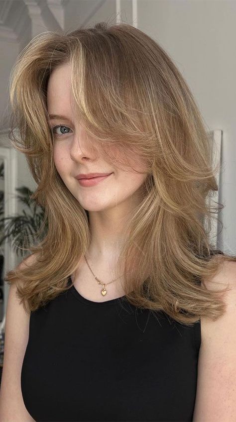 Hair Inspiration Short, Haircut Inspo, Hair Cut Ideas, Wolf Cut, Haircuts For Medium Hair, Haircut For Thick Hair, Long Straight Hair, Cut My Hair, Medium Hair Cuts