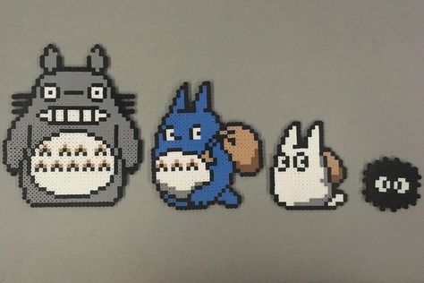 Crochet Mini Totoro, My Neighbor Totoro Perler Beads, Totoro Pearl Beads, My Neighbor Totoro Pixel Art, Perler Bead Studio Ghibli, Pixel Art Ghibli, Totoro Perler Beads, Studio Ghibli Perler Beads, Studio Ghibli Pixel Art