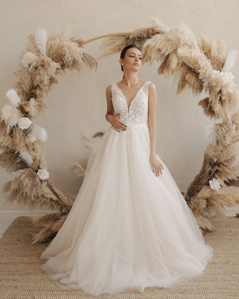 Bohemian Wedding Dress, Fairytale Wedding Dress, A-Line Tulle Wedding Dress, Glittery Wedding Dress, Boho Elegant Wedding Dress Boho Elegant Wedding, Wedding Dress Fairytale, Glittery Wedding Dress, Wedding Dresses Fairytale, Fluffy Wedding Dress, Fairytale Wedding Dress, Glittery Wedding, Minimal Wedding Dress, Wedding Dress A Line