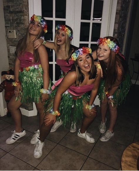 Hula Girls Halloween Costume, Carnaval Costume Group, Cute Halloween Costumes For Groups, Hawaiian Halloween Costume, Halloween Costumes For 2 Girls, Halloween Costumes Friends Group, Cute Hollowed Costumes, Carnaval Duo, Hawaiian Girl Costume