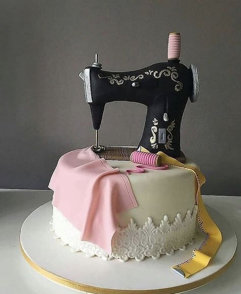 Gateau Baby Shower Garcon, Sewing Machine Cake, Sewing Cake, New Birthday Cake, Cake Decorating With Fondant, Simple Cake Designs, Funny Birthday Cakes, Amazing Desserts, Creative Birthday Cakes