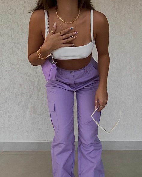 soft girl light purple cargo pants Purple Cargo Pants Outfit, Purple Jeans Outfit, Purple Pants Outfit, Purple Cargo Pants, Hslot Outfit Ideas, Mode Purple, Cargo Outfit, Outfits Retro, Purple Jeans