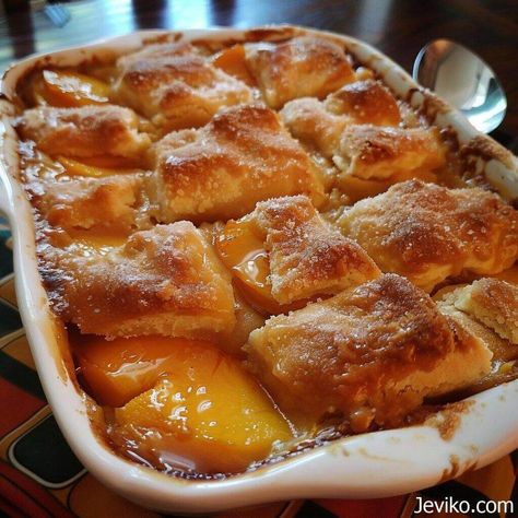 Triple Crust Peach Cobbler Peach Cobbler With Bottom Crust, Peach Cobbler With Puff Pastry Crust, Triple Crust Peach Cobbler, Double Crust Peach Cobbler, Garlic Parmesan Roasted Potatoes, Cobbler Recipes Easy, Garlic Bread Pizza, Parmesan Roasted Potatoes, Puff Pastry Crust