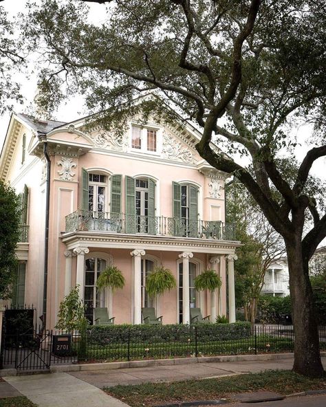 Southern Architecture, Beautiful Home Gardens, New Orleans Homes, Cute House, London Photos, Sims House, Dream House Exterior, Colonial House, House Goals